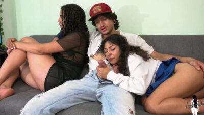 Mi Mejor Amiga Se Follo a Mi Novio Infiel Mientras Veia La TV