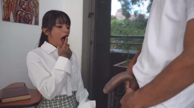 Mi Compañero De Clase Tiene Una Verga Monstruosa me Penetra En Clase De Ciencias – Michy Perez
